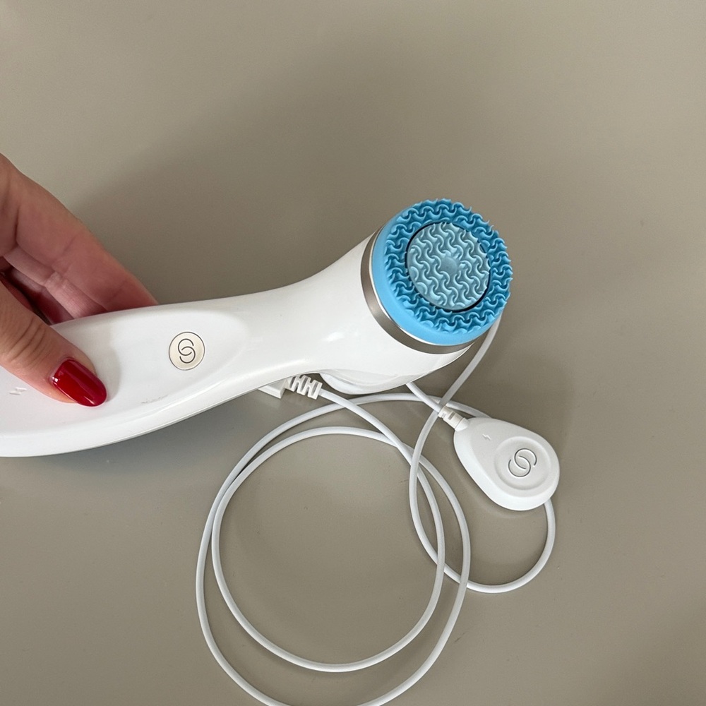 LumiSpa Blue and White Skincare Tool - Picture 2 of 3